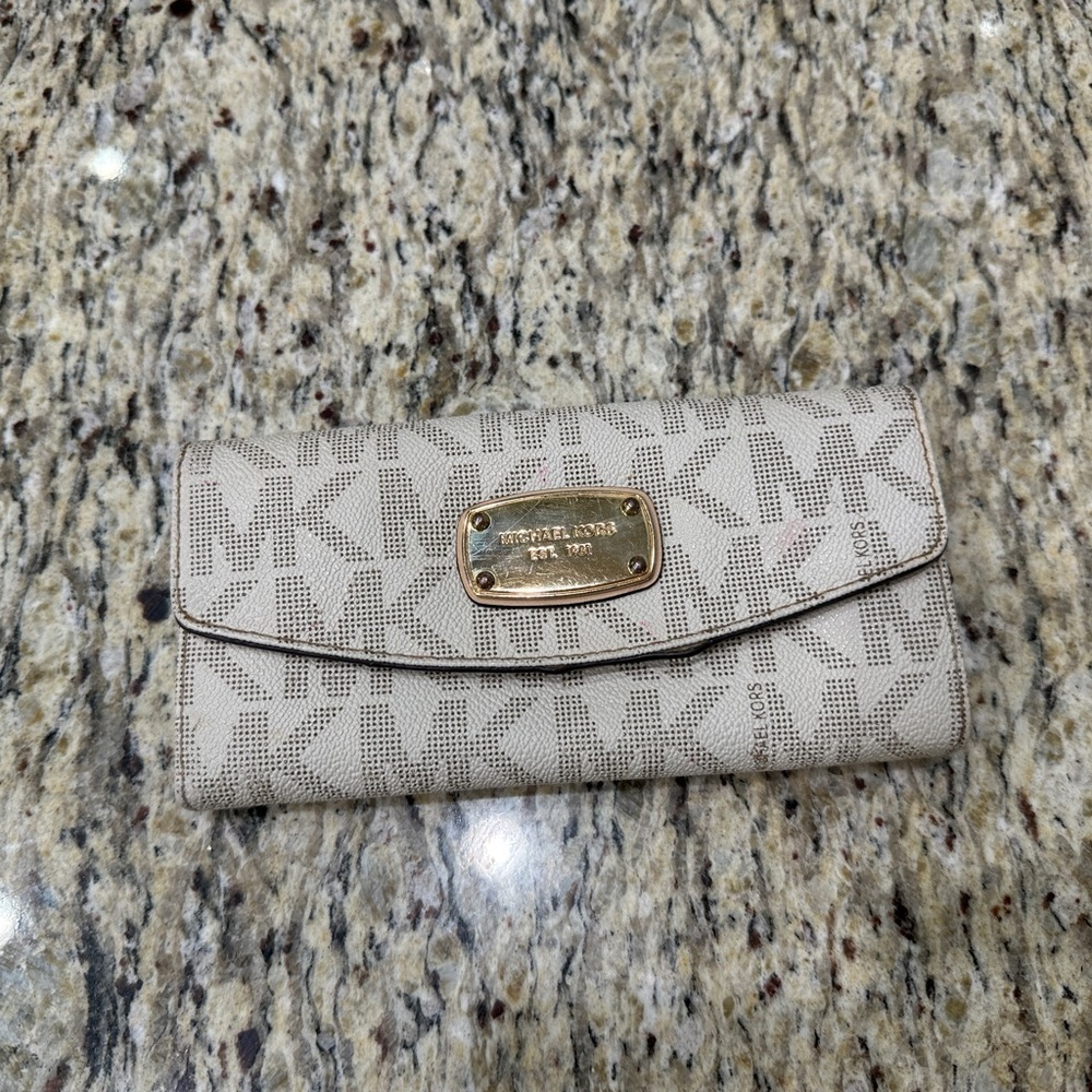 Michael‎ Kors Fulton Flap Continental Wallet Vanilla MK Logo Gold Tone Plaque